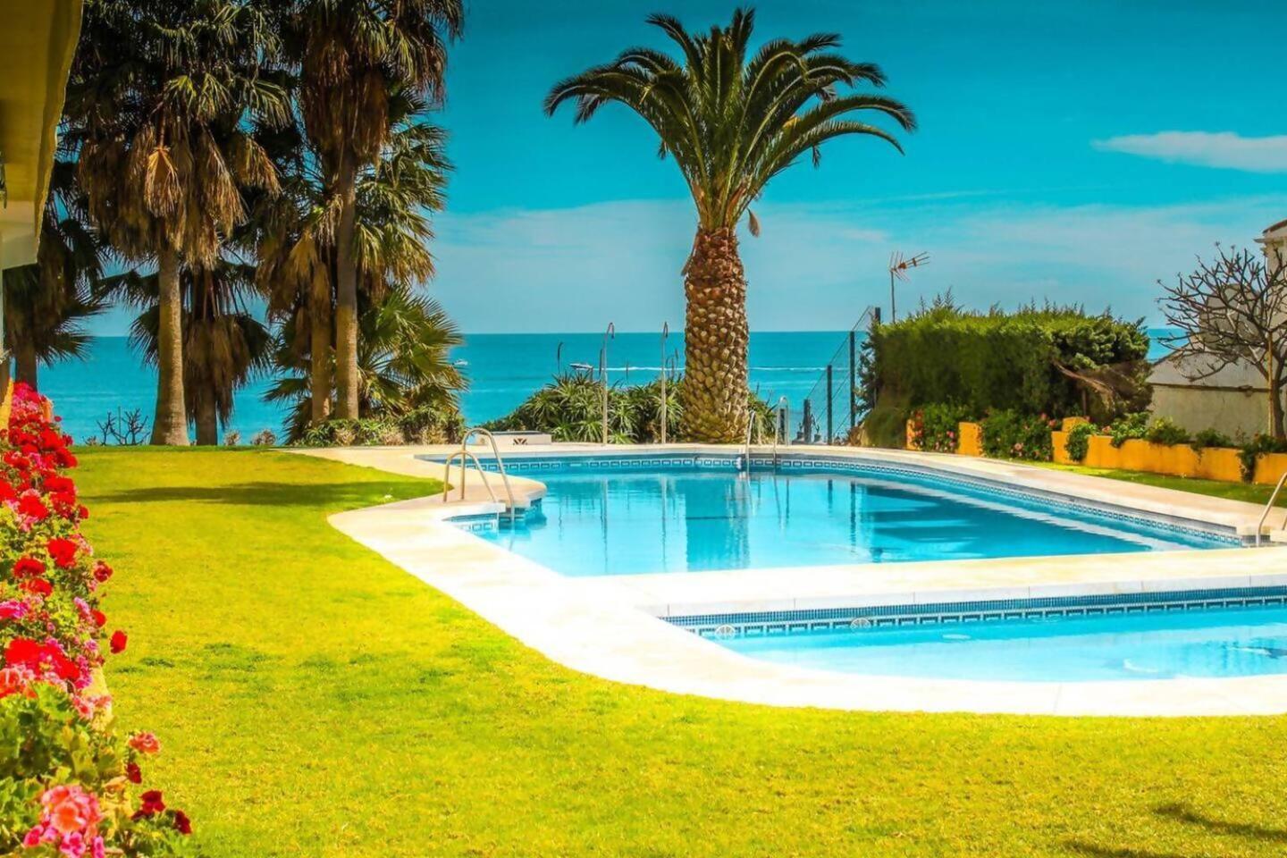 Stunning Apartment 50 Meters From The Sea Бенальмадена Экстерьер фото